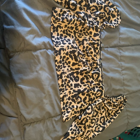 Leopard crop top off shoulders - Picture 2 of 3